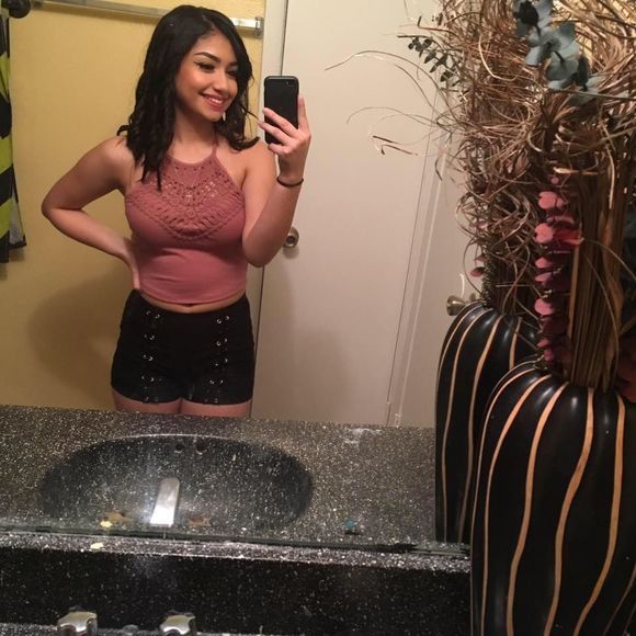 Meet your Posher, Gisel - Picture 1 of 1